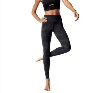 ALO YOGA High-Waist Vapor Leggings in Camouflage S